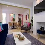 Host & Stay - The Brighton Breeze